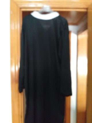 Túnica de cura negra y blanca de adulto