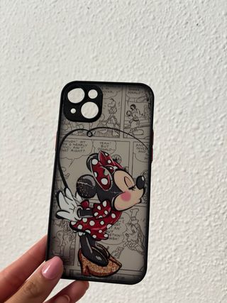 iPhone 14 Plus con accessori