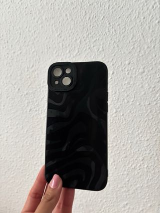 iPhone 14 Plus con accessori