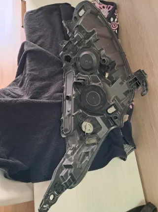 Faro Peugeot 208 style 1.2l