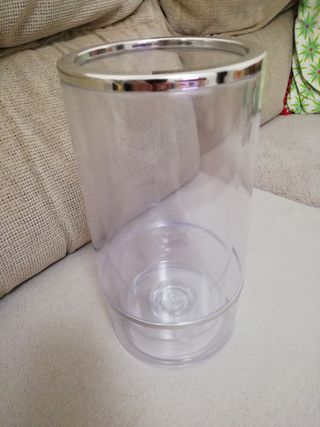 Cubitera dee plástico transparente y metal