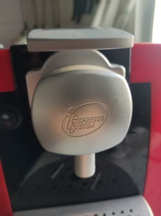 Se vende cafetera Roja de cápsulas. Marca mitaca.