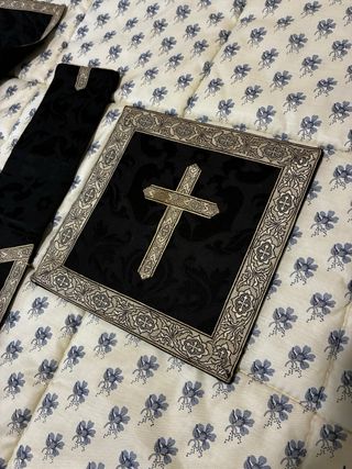 Manipulo, cubrecaliz y carpeta litúrgica negro