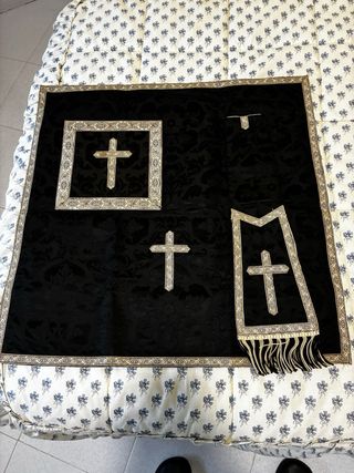 Manipulo, cubrecaliz y carpeta litúrgica negro