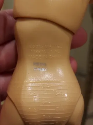 Armario Barbie 2011 incluye ropa muñeca ,accesorio