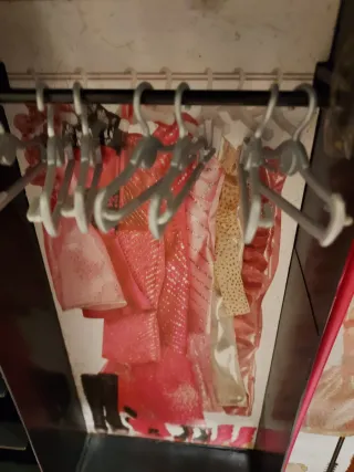 Armario Barbie 2011 incluye ropa muñeca ,accesorio