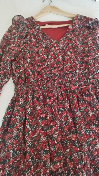 Vestido floral rojo y verde