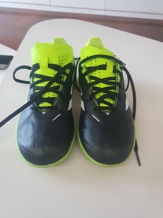 Botas niño césped artificial 