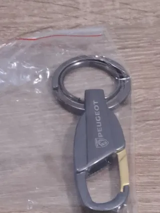Llavero Peugeot Metal con Mosquetón Dorado