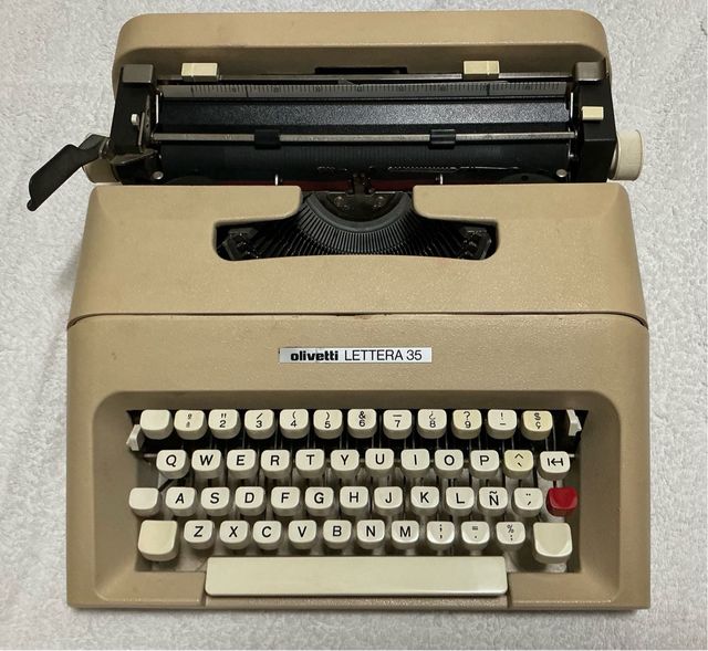 Máquina de escribir Olivetti Lettera 35