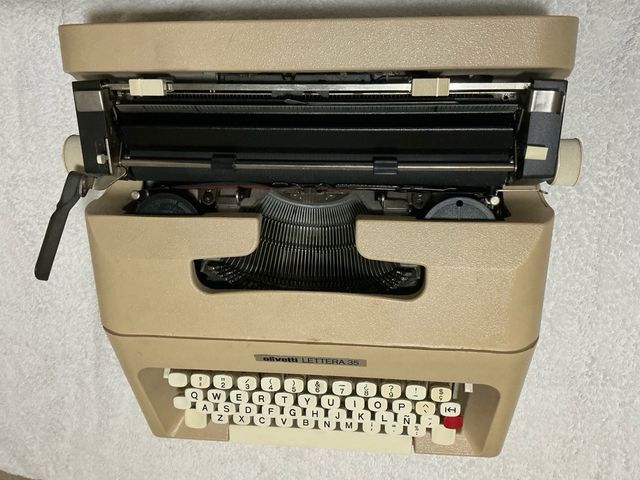Máquina de escribir Olivetti Lettera 35