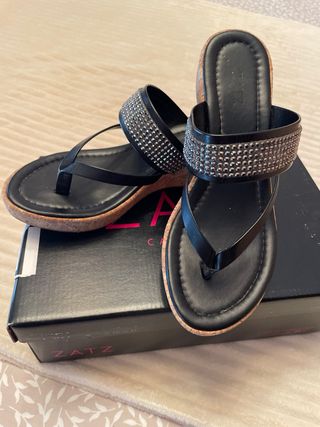 Sandalias cuña negras con brillos