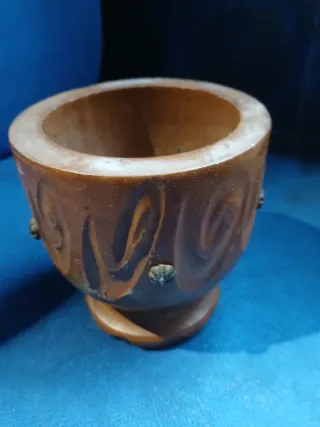 Posacenere in legno intagliato