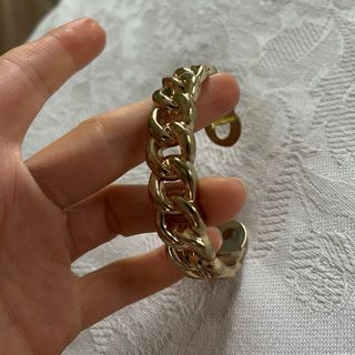 Pulsera dorada eslabones