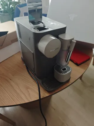 Cafetera Nespresso DeLonghi.no funciona espumador