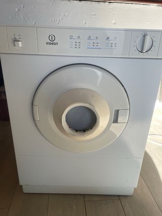 Secadora Indesit pequeña