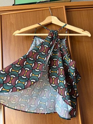 Top estampado talla S de cuello halter