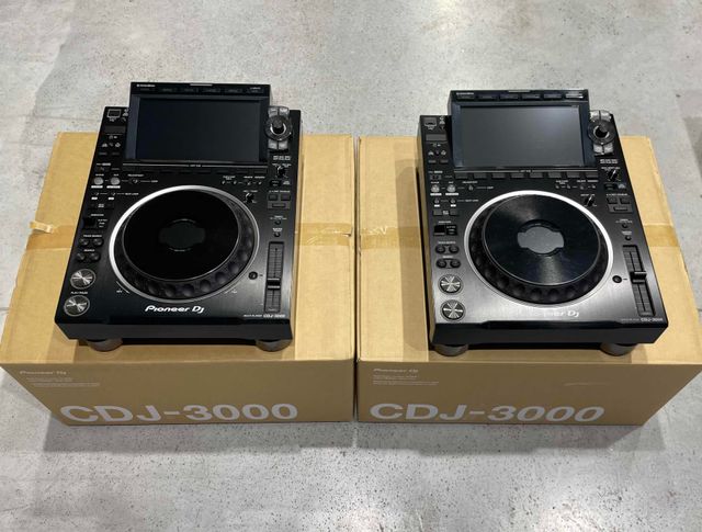 2x Pioneer DJ CDJ-3000 (031915 / 033708)