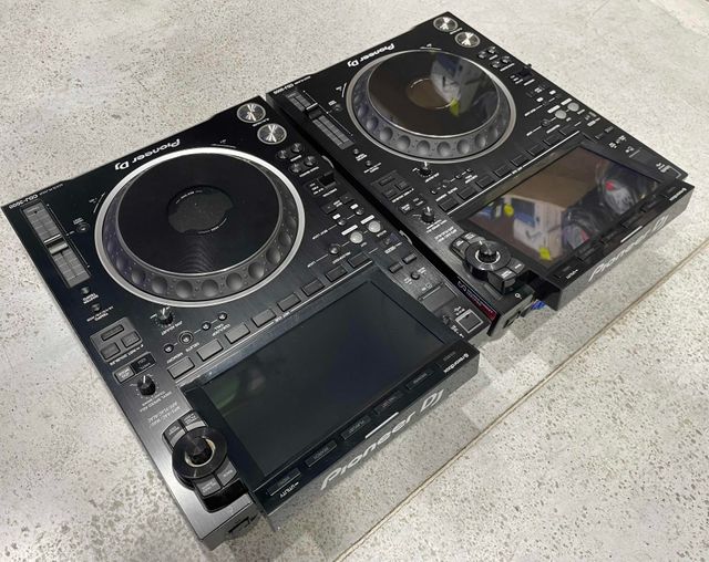 2x Pioneer DJ CDJ-3000 (031915 / 033708)