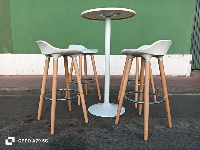 Mesa alta y 4 taburetes estilo nórdico