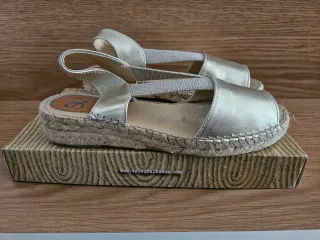 Sandalias cuña doradas