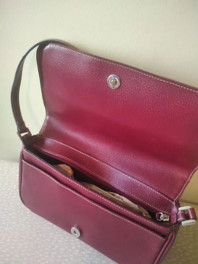 Bolso de hombro rojo