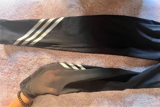Mallas Adidas Techfit negras con detalles blancos