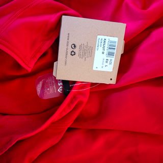 Forro polar hombre KANJUT IZAS rojo y negro