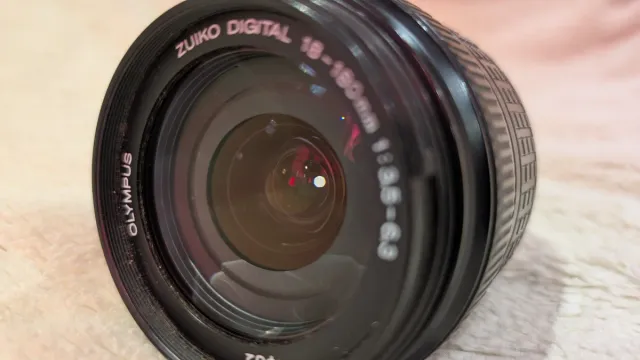 Olympus Zuiko Digital 18-180mm f/3.5-6.3