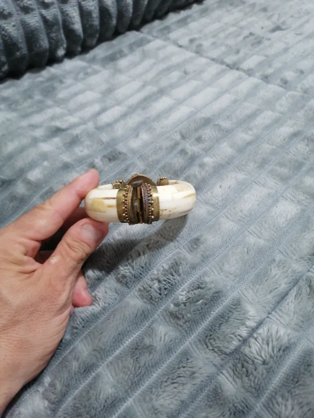 Pulsera antigua hueso y metal