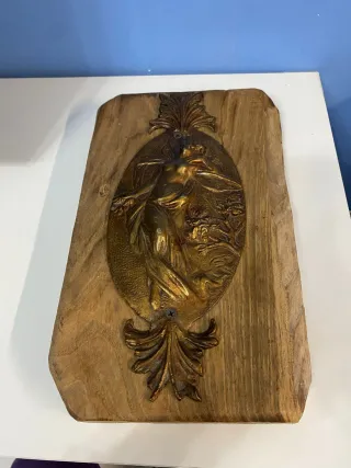 Antico Basso rilievo in bronzo su legno
