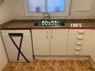 Mueble de cocina con encimera de mármol