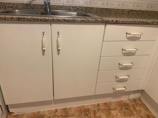 Mueble de cocina con encimera de mármol