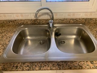 Mueble de cocina con encimera de mármol