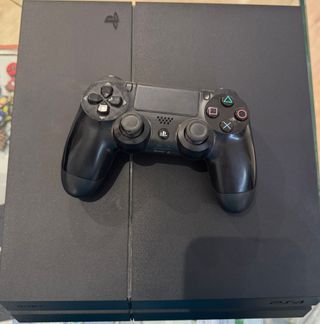 PS4 1TB con Mando Negro