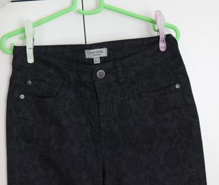 Pantalones vaqueros Cortefiel flores 