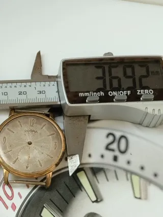 Reloj Dogma Dorado y Blanco