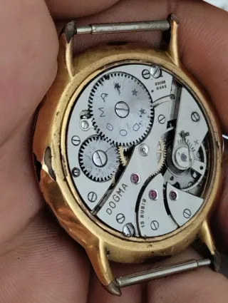 Reloj Dogma Dorado y Blanco