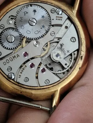 Reloj Dogma Dorado y Blanco