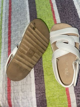 Sandalias ZARA blancas talla 23