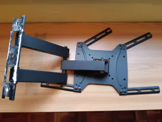 Soportes de pared para TV y tornillería