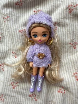 Bambola Barbie Extra Minis viola