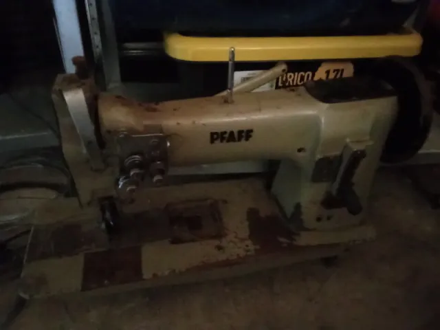 Máquina de coser PFAFF antigua