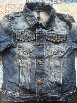 Cazadora vaquera Benetton niña azul 130cm.
