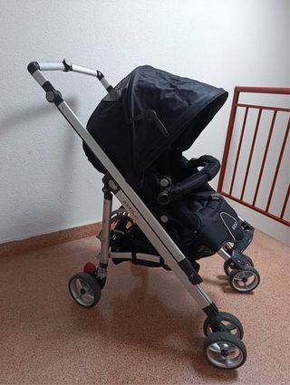 Carrito de bebé negro