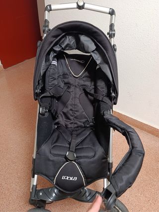 Carrito de bebé negro