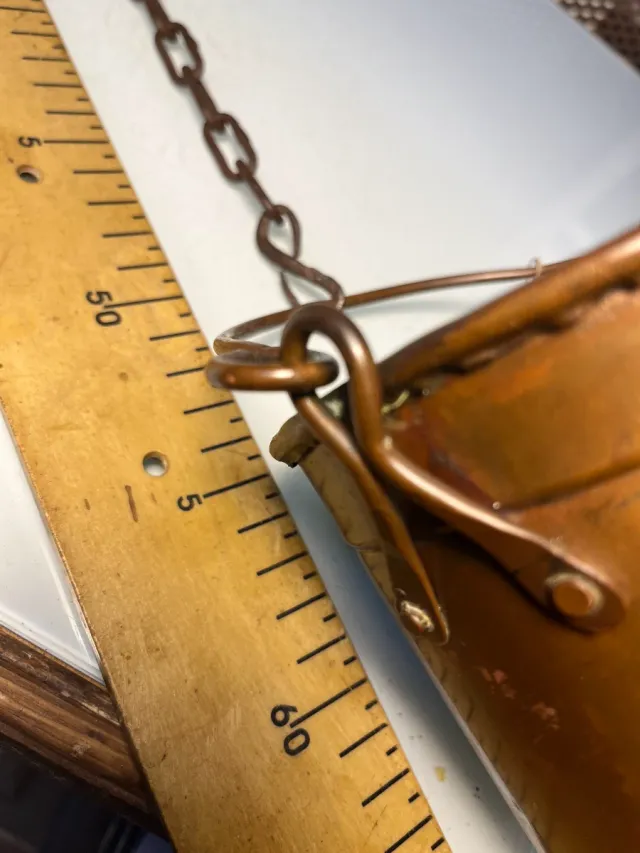 Cubo de cobre con cadena