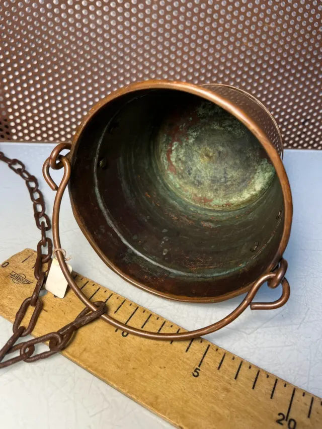 Cubo de cobre con cadena