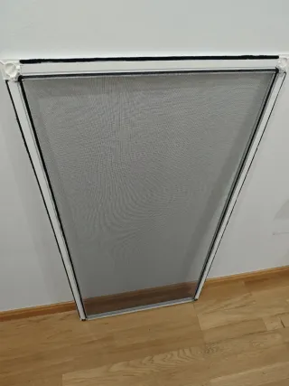 Mosquitera para ventana con ruedas