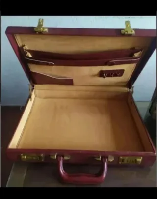 Maletín ejecutivo rojo